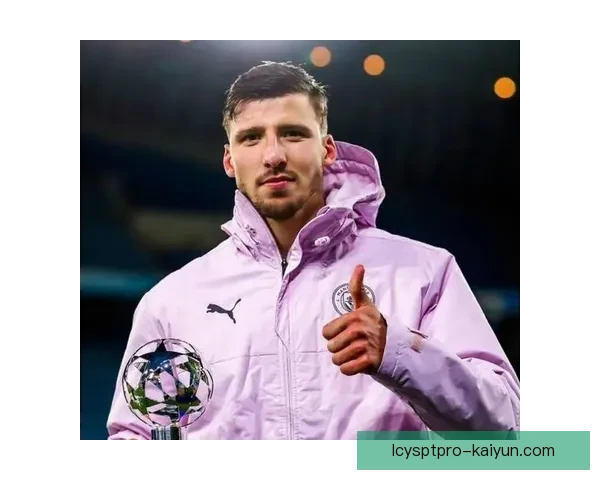 鲁本·迪亚斯在曼城的表现稳健，状态持续提升，备受关注。