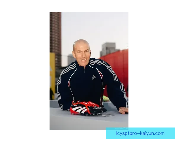 齐达内作为足球文化象征，展示表现稳健的技术魅力与战术智慧